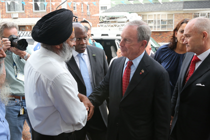 NYC Mayor Bloomberg visits Sikh temple
