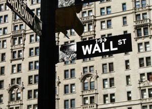 A close up picture of the Wall Street sign.